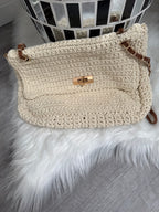 Stylische Häkeltasche mit Kettenriemen