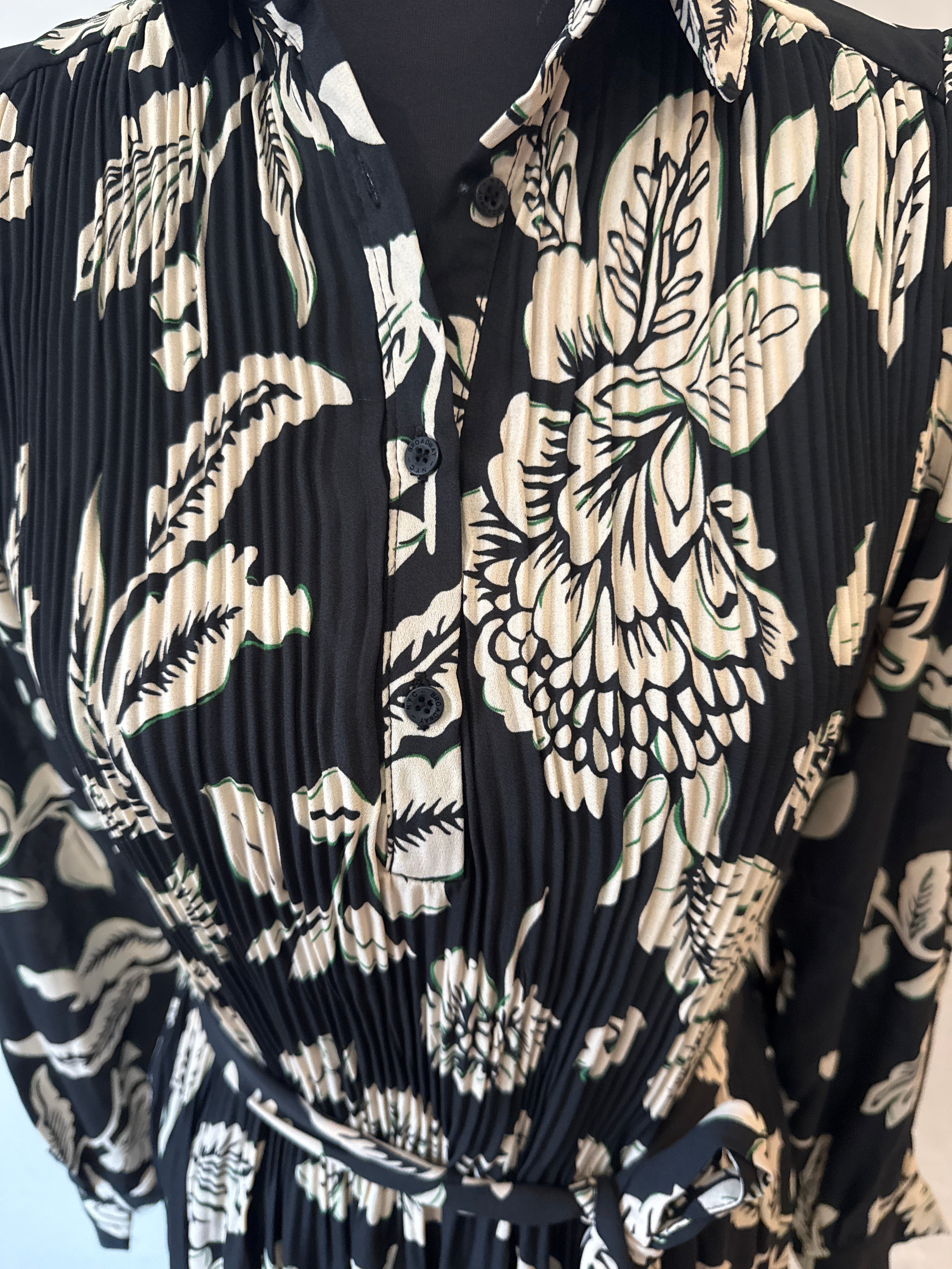 Elegantes Blumenkleid