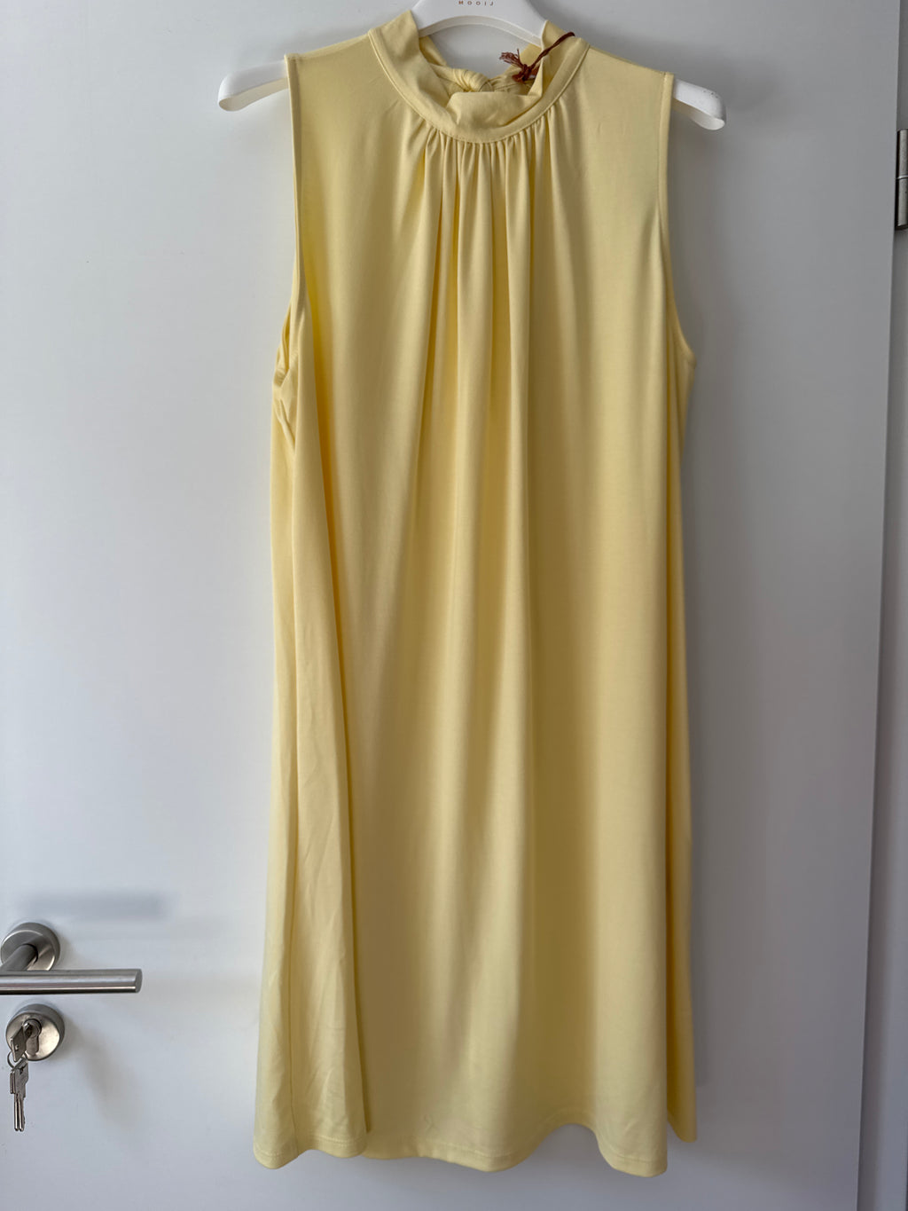 Neckholder Kleid