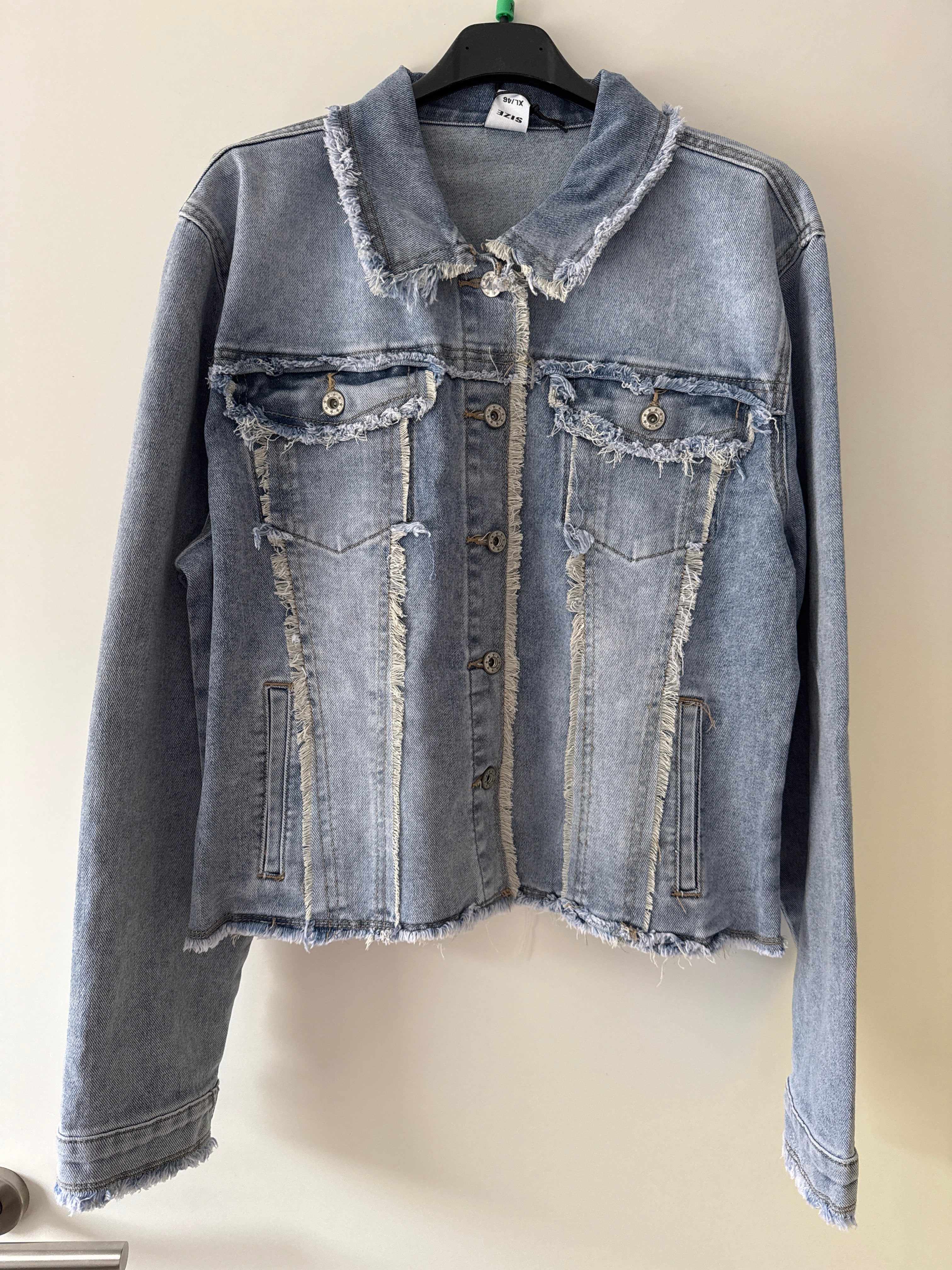 Coole Jeansjacke mit Fransen