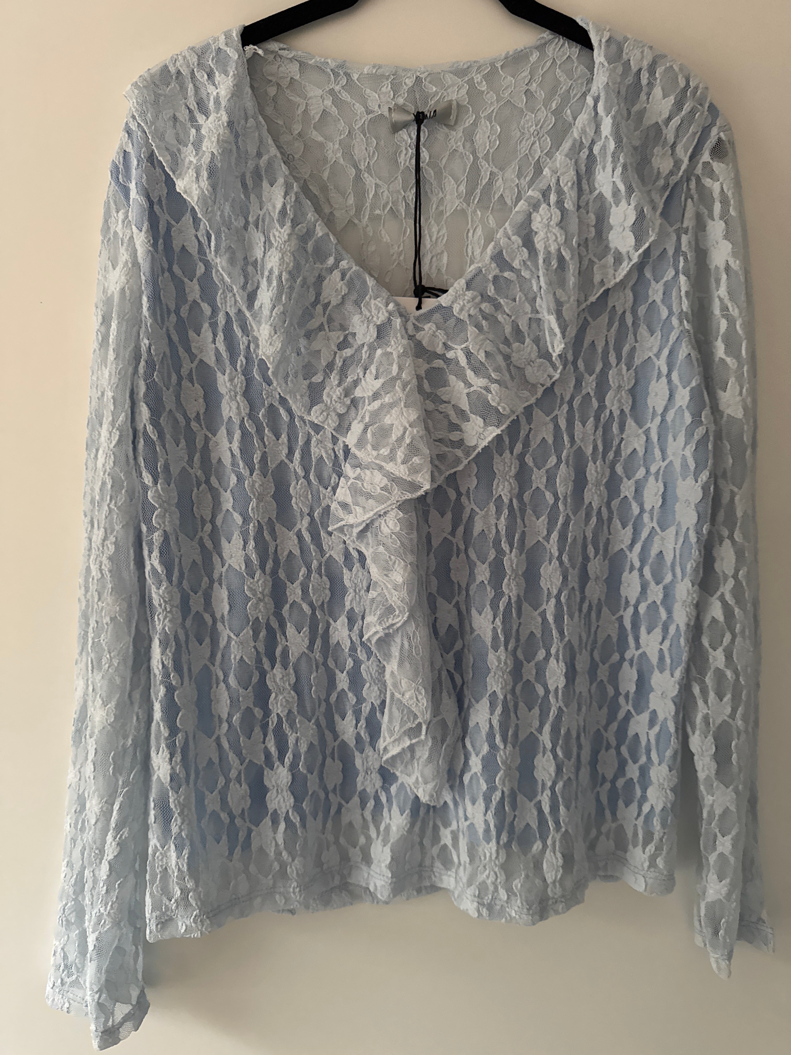 Spitzenbluse mit Rüschen