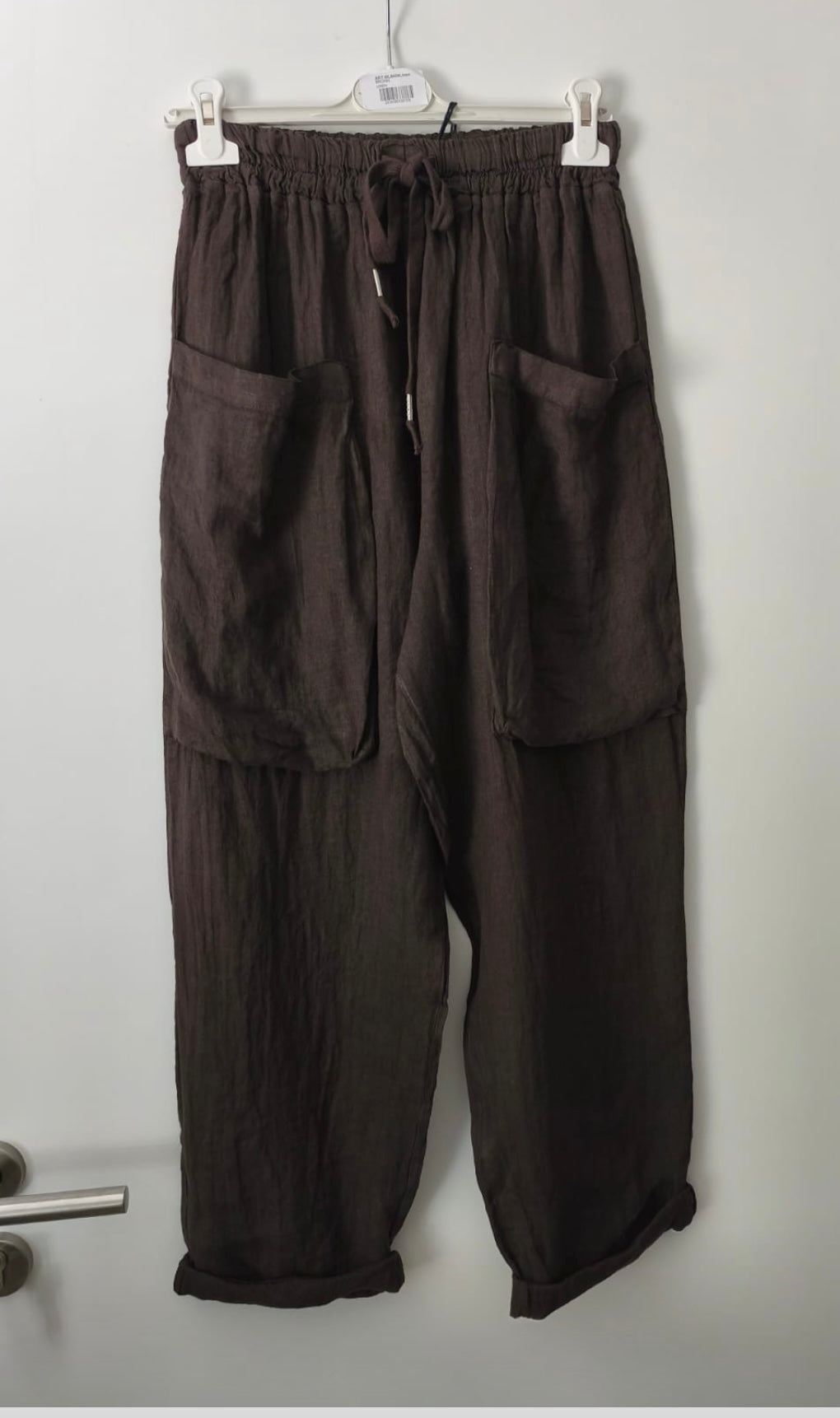 Weite Leinenhose mit aufgesetzten Taschen