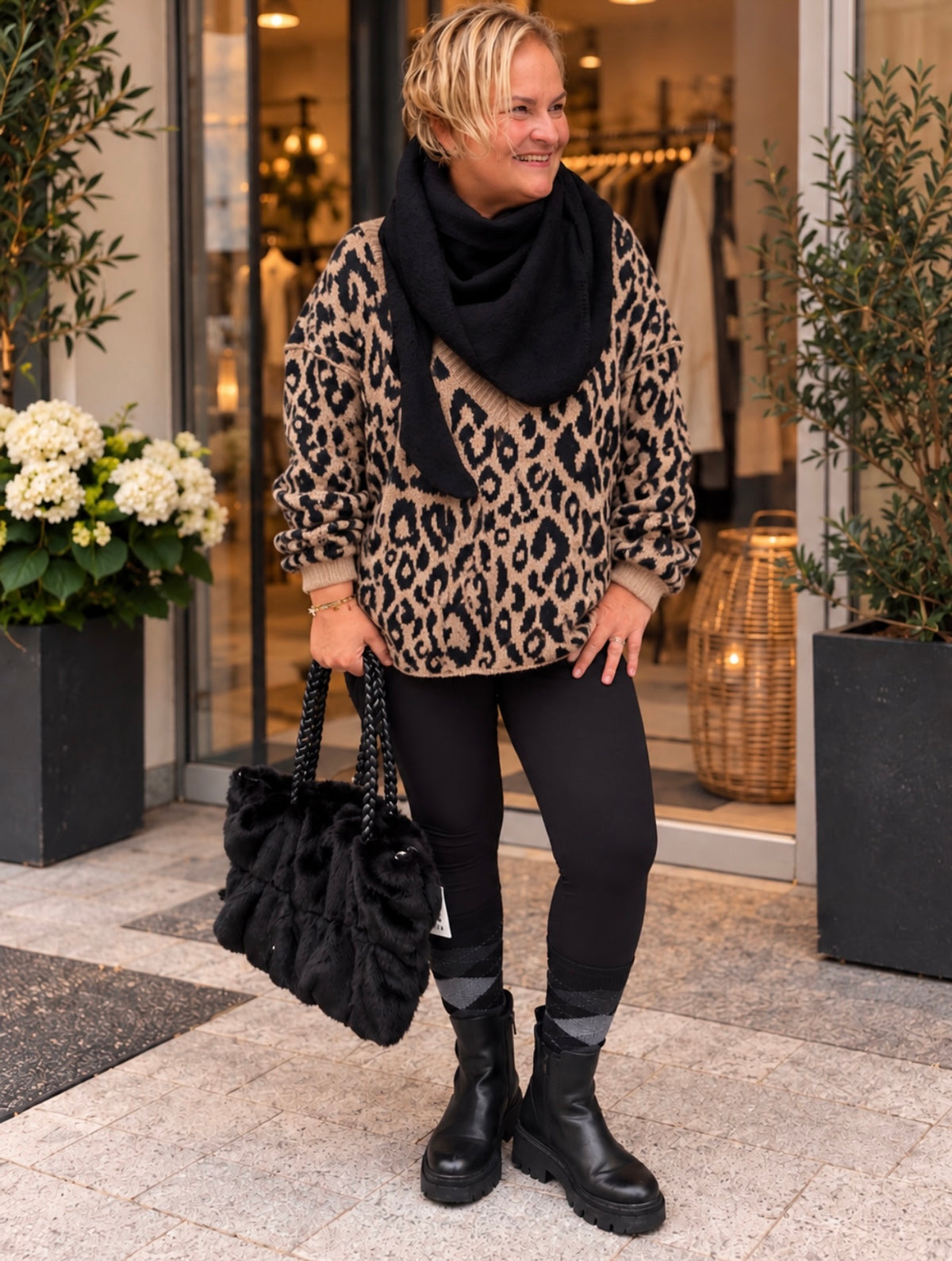 Leo Love – Wollmix-Pullover mit V-Ausschnitt