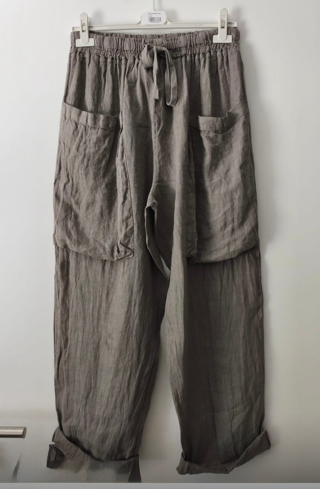 Weite Leinenhose mit aufgesetzten Taschen