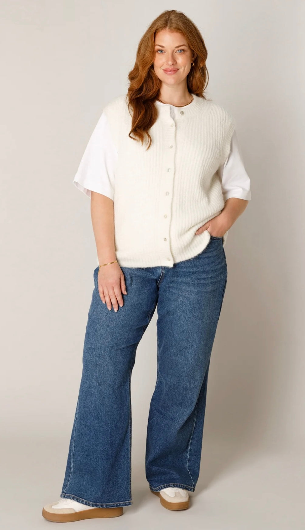 Ärmellose Strickweste base Level curvy
