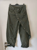 Baggy Jogpant mit schräger Knopfleiste