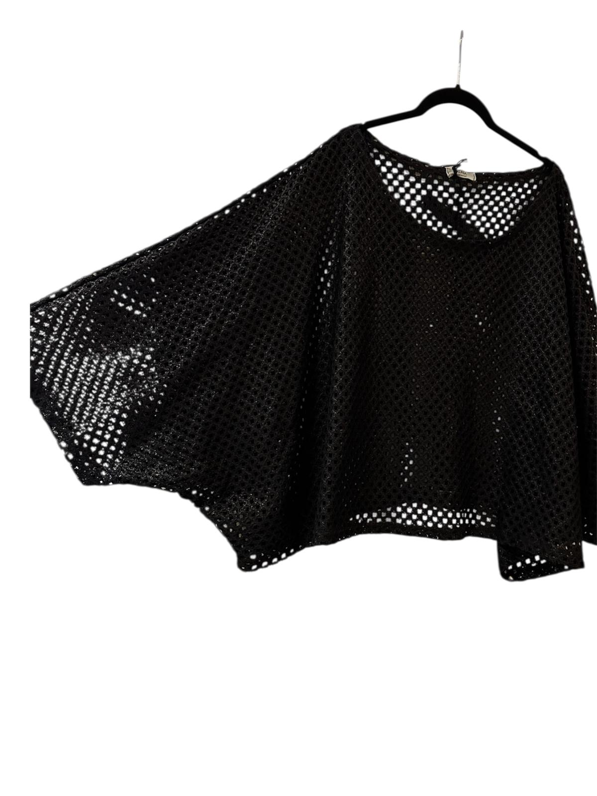 Lochstrick-Poncho mit Dreiviertelarm