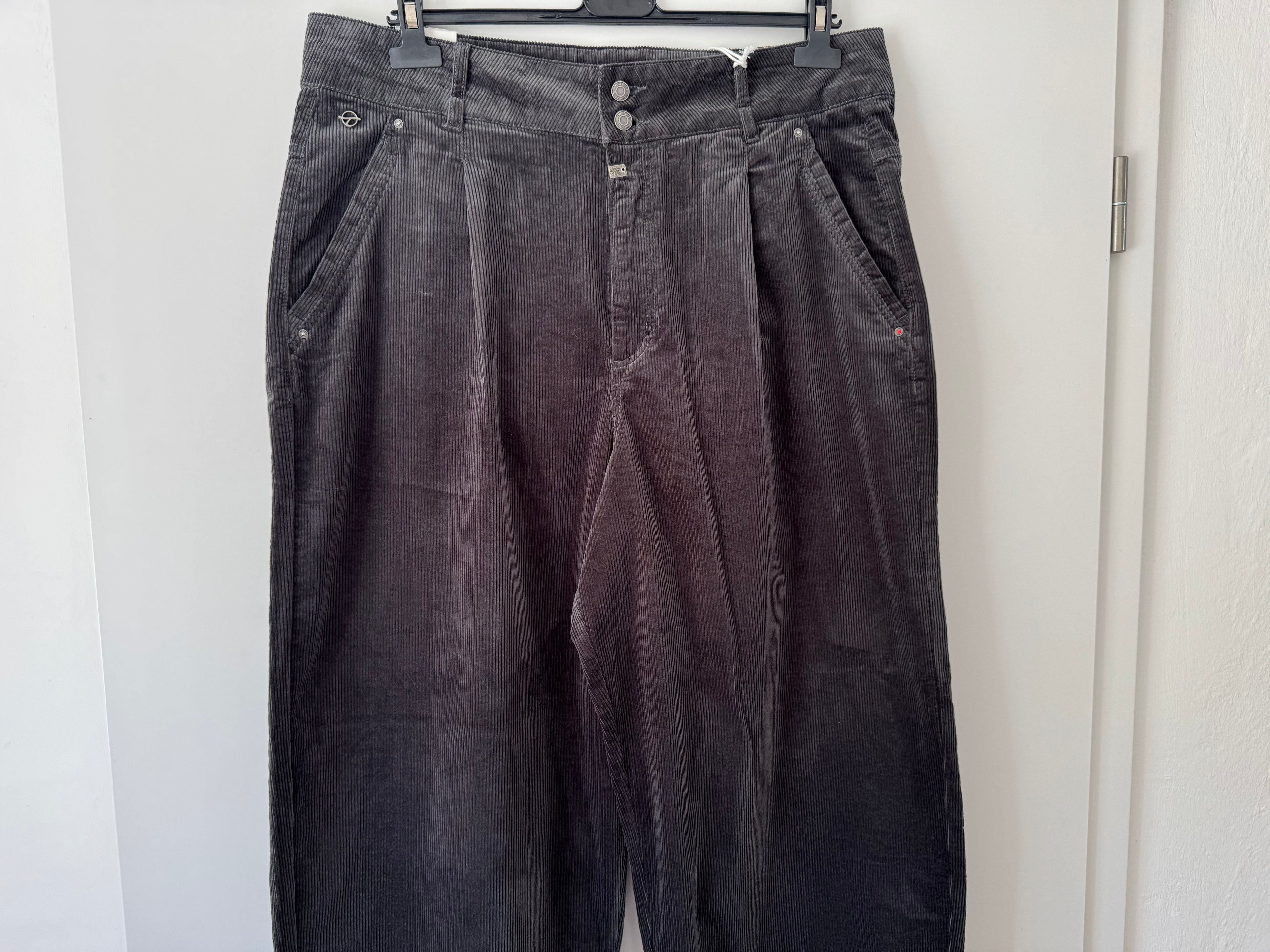 Cord Barrel Jeans Timezone
