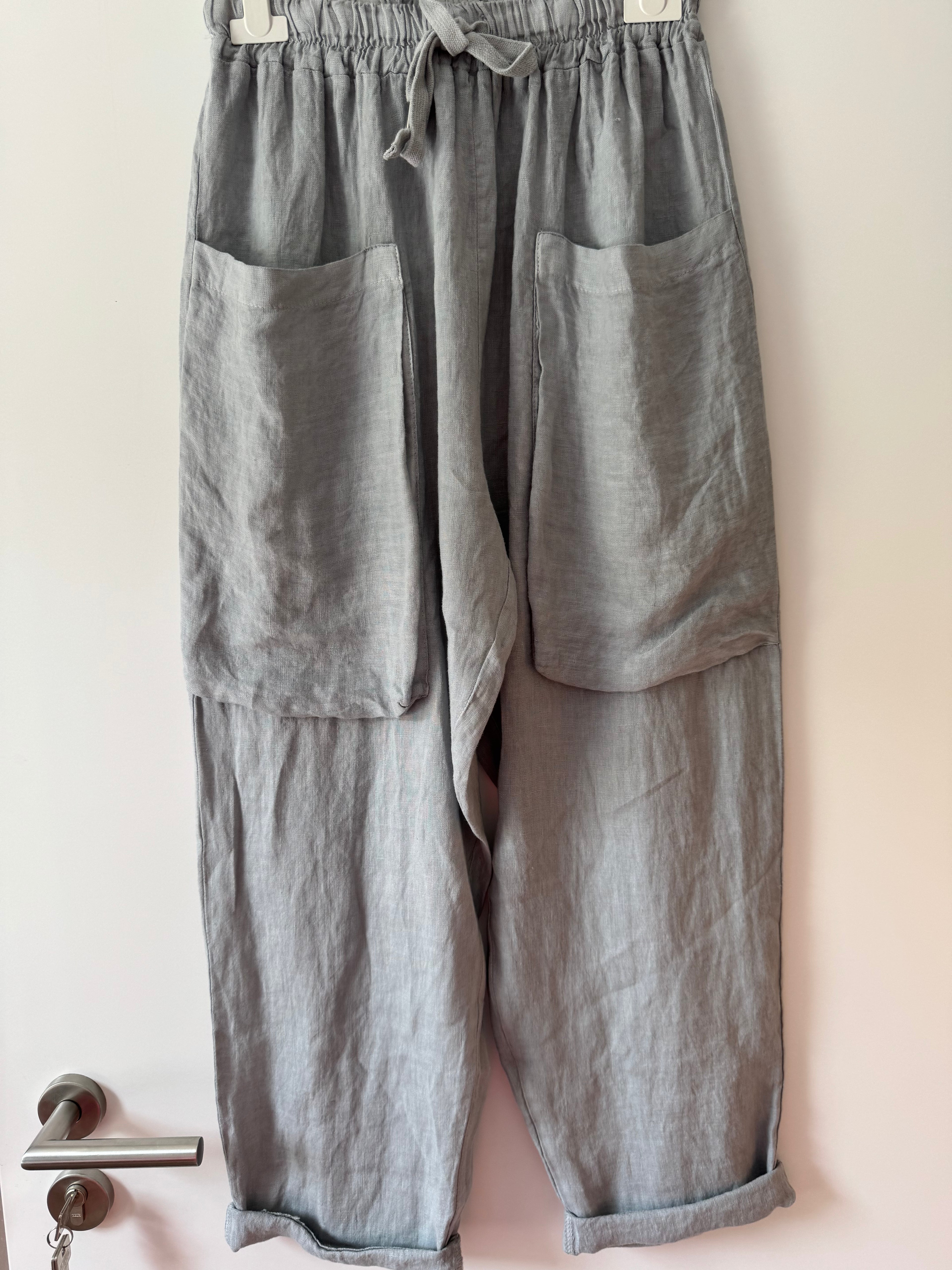 Weite Leinenhose mit aufgesetzten Taschen