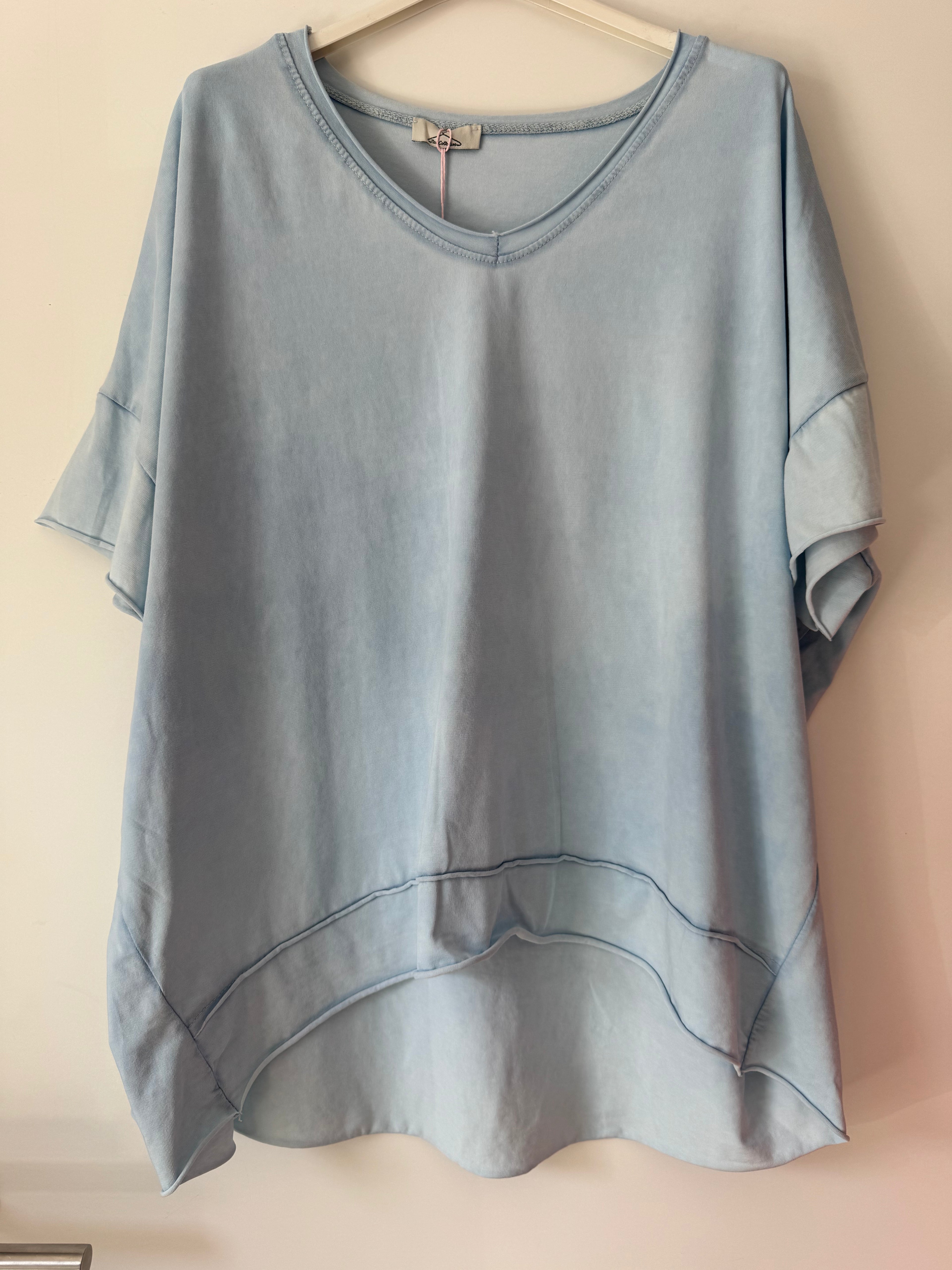 T Shirt mit V Ausschnitt