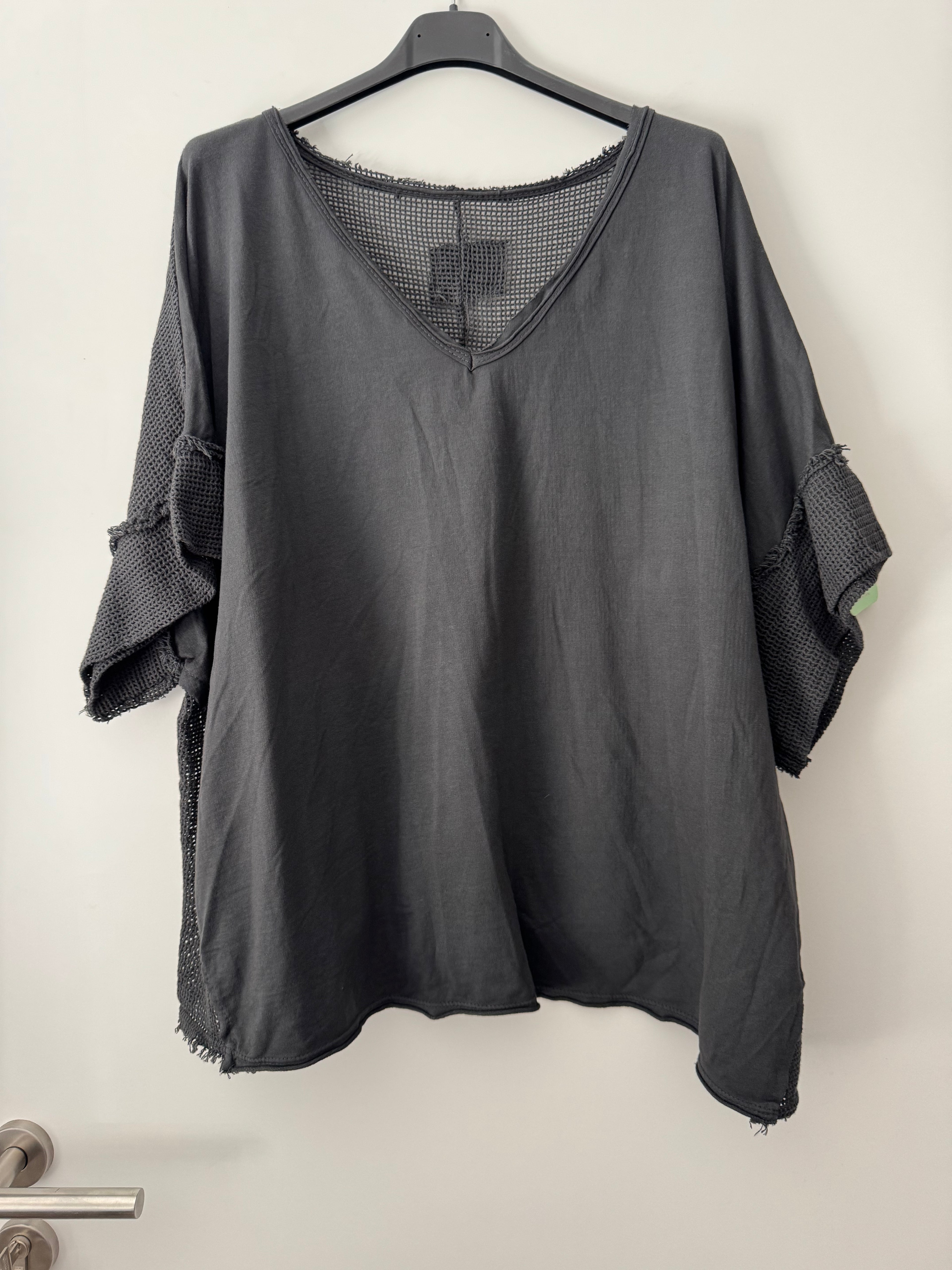 T Shirt mit V Ausschnitt