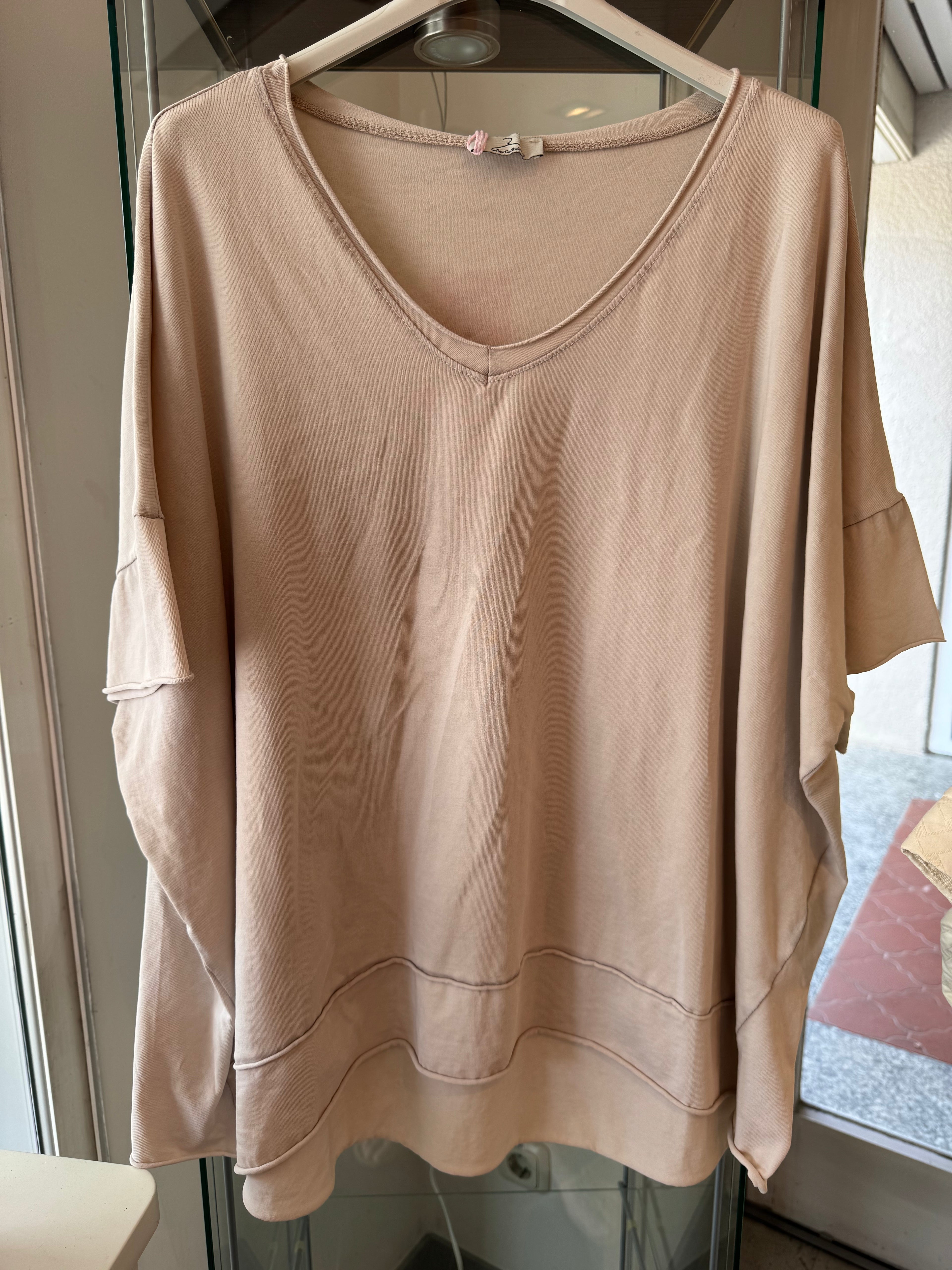 T Shirt mit V Ausschnitt