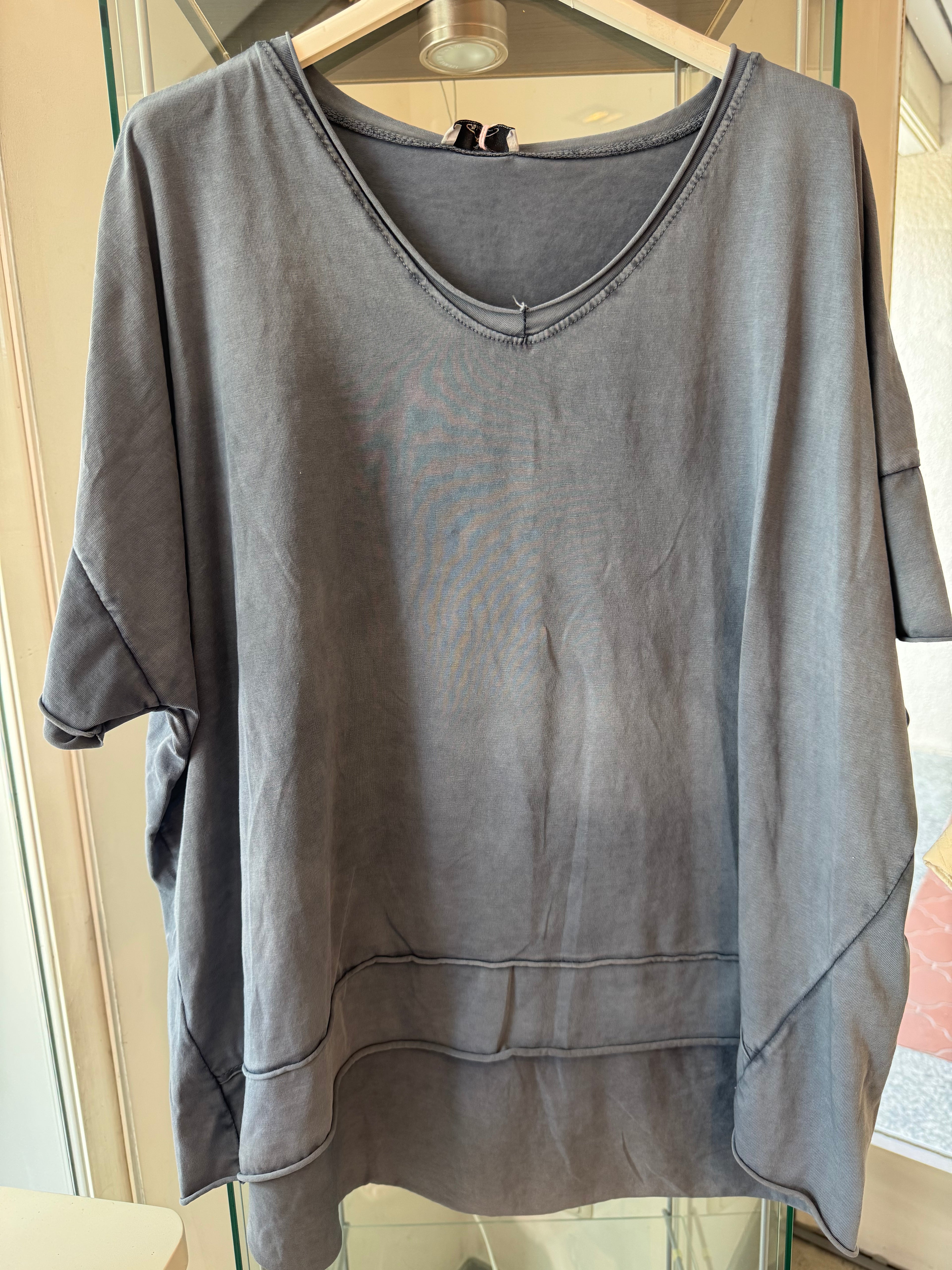 T Shirt mit V Ausschnitt