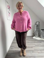 Strickweste mit Goldknöpfen