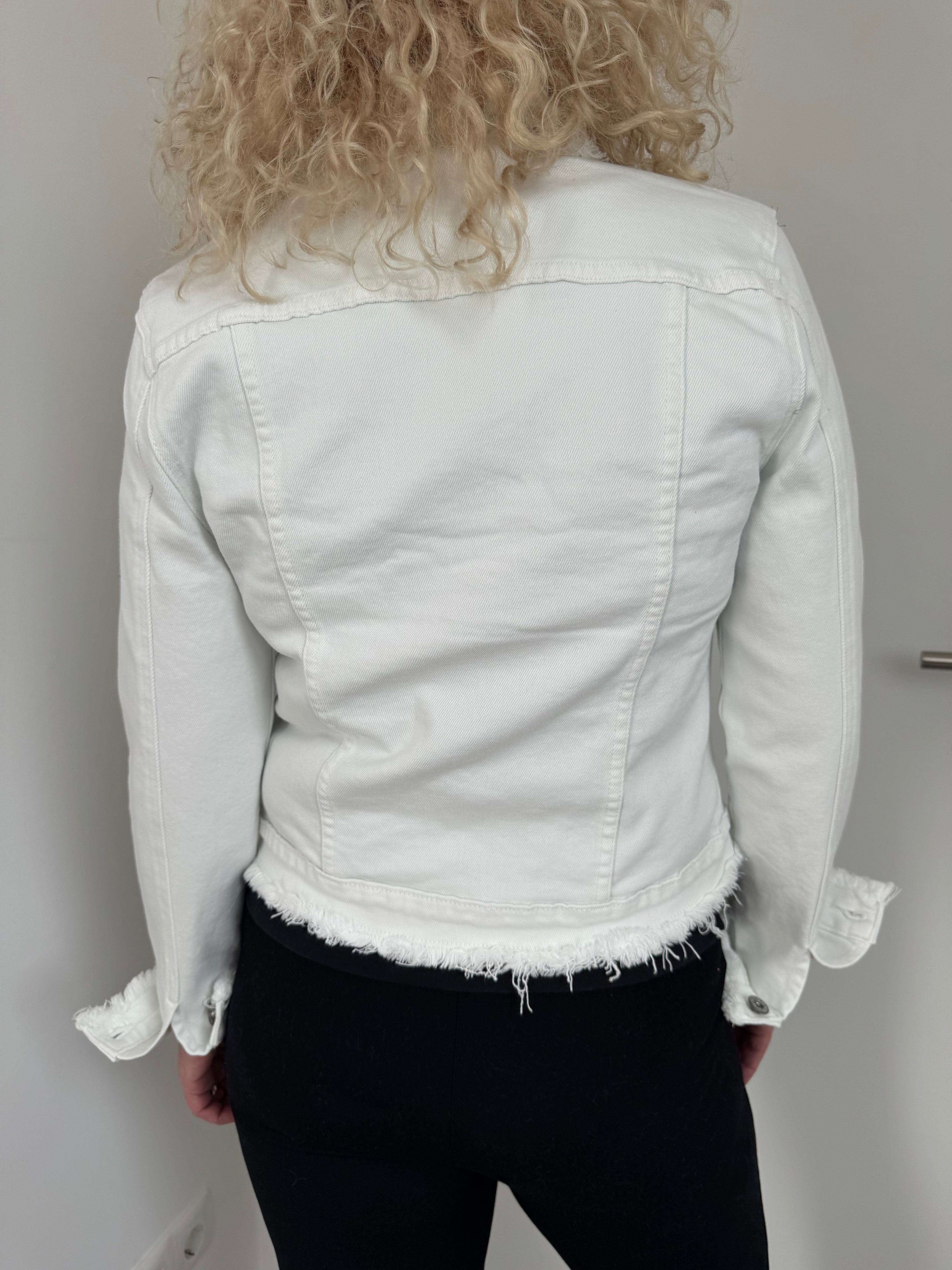 Coole Jeansjacke mit Fransen