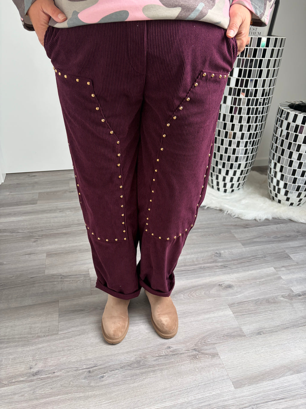 Cordhose mit Nieten