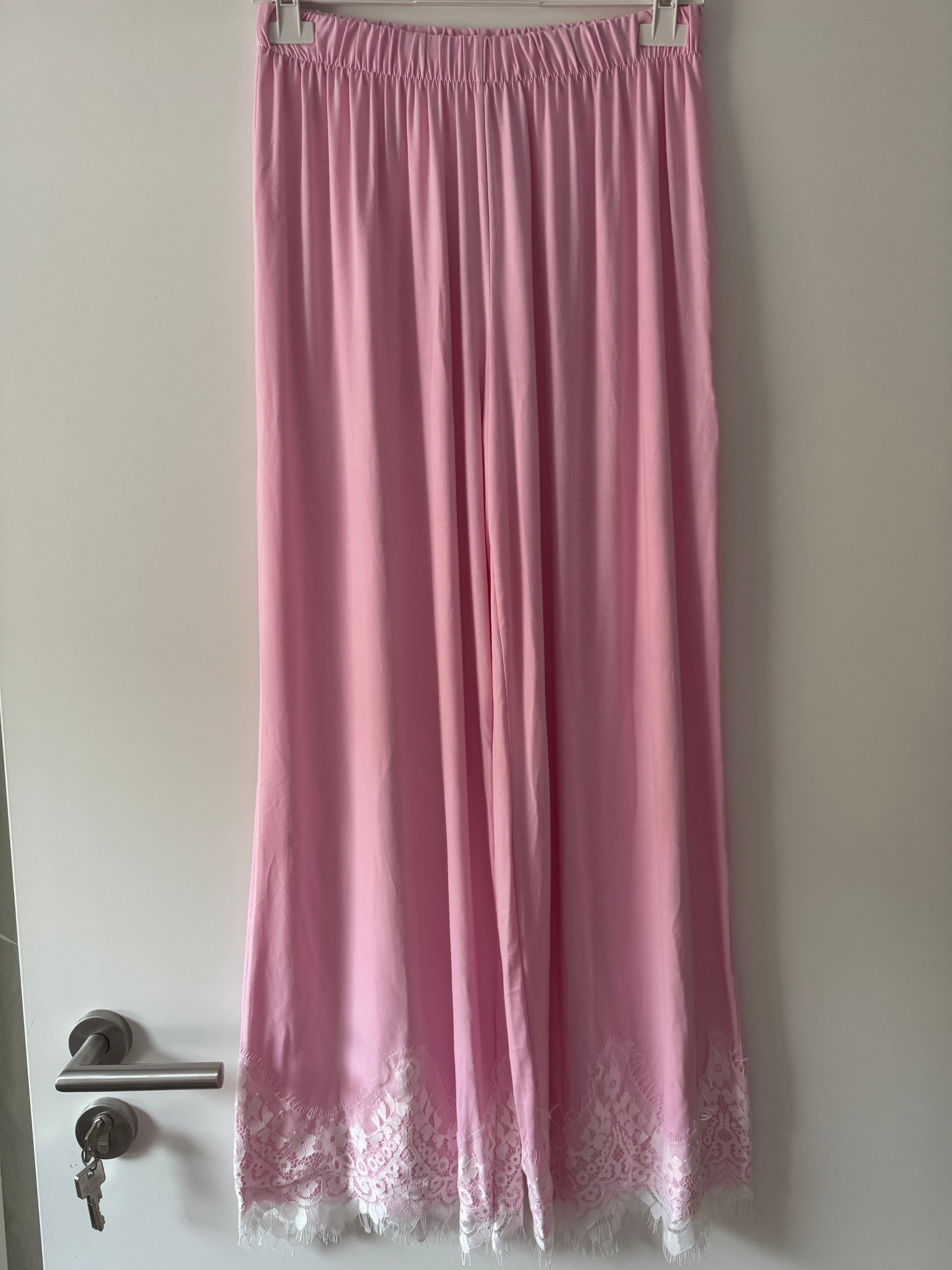 Weite Viskose Hose mit Spitze
