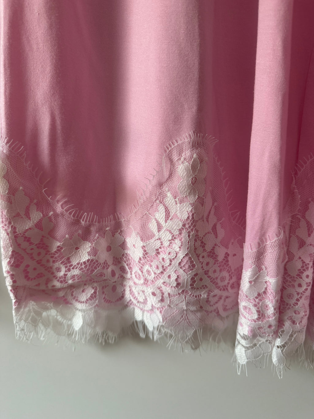 Weite Viskose Hose mit Spitze
