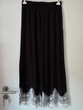 Weite Viskose Hose mit Spitze