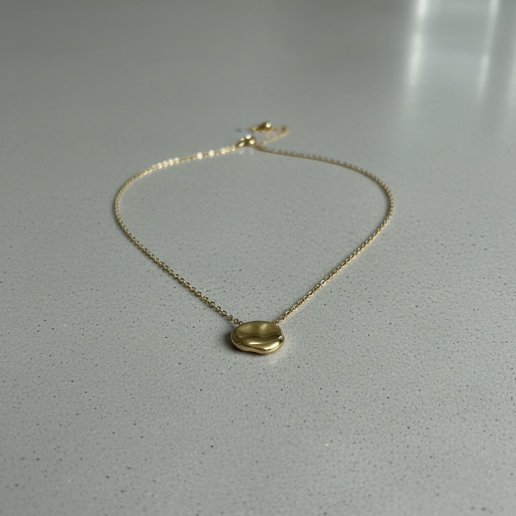 Goldene Edelstahlkette mit gewelltem Anhänger