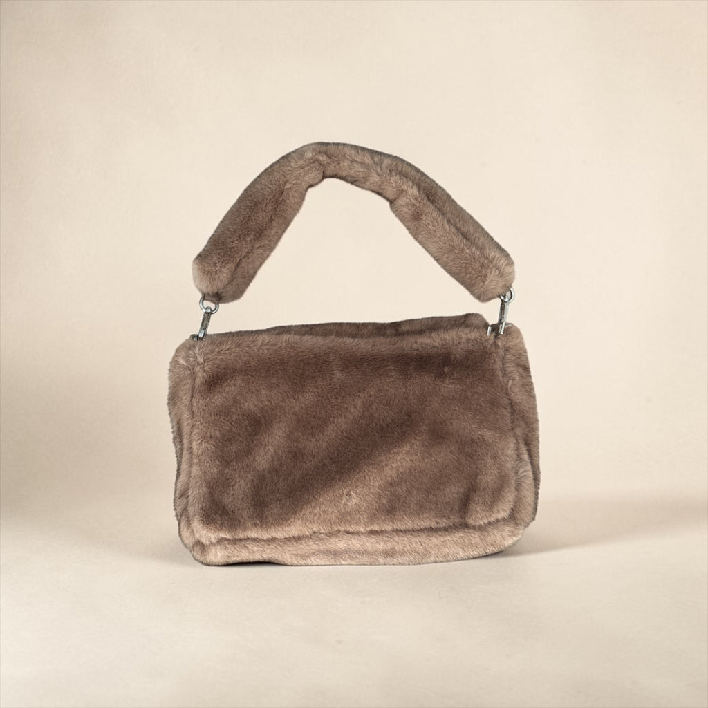Coole Shoppertasche aus Kunstfell