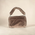 Coole Shoppertasche aus Kunstfell