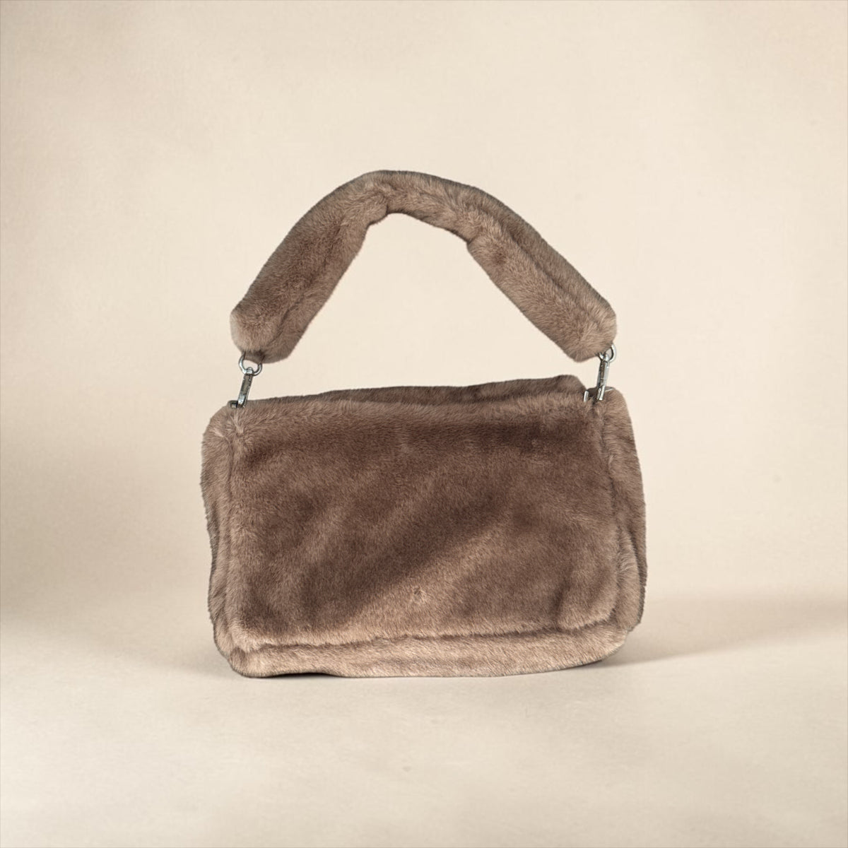 Coole Shoppertasche aus Kunstfell