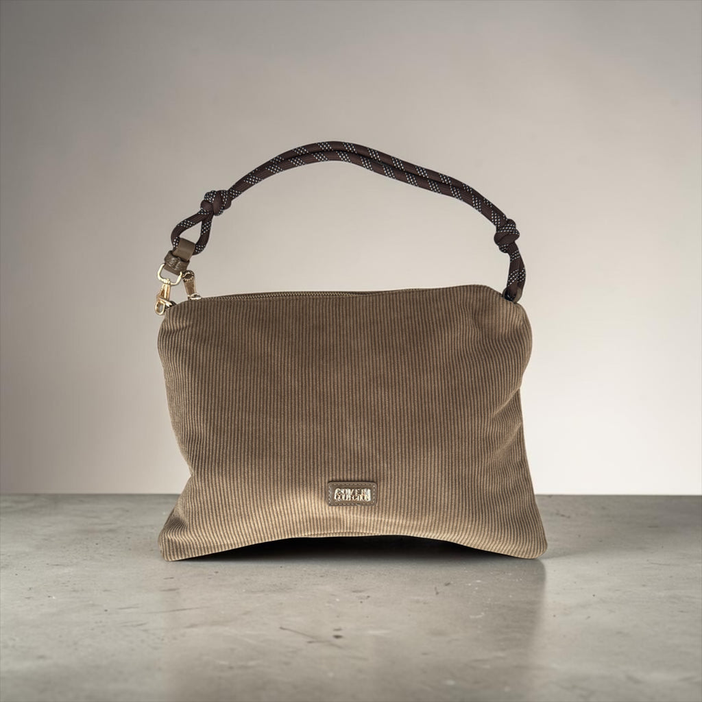 Cordtasche mit kurzem Riemchen und langem Gurt