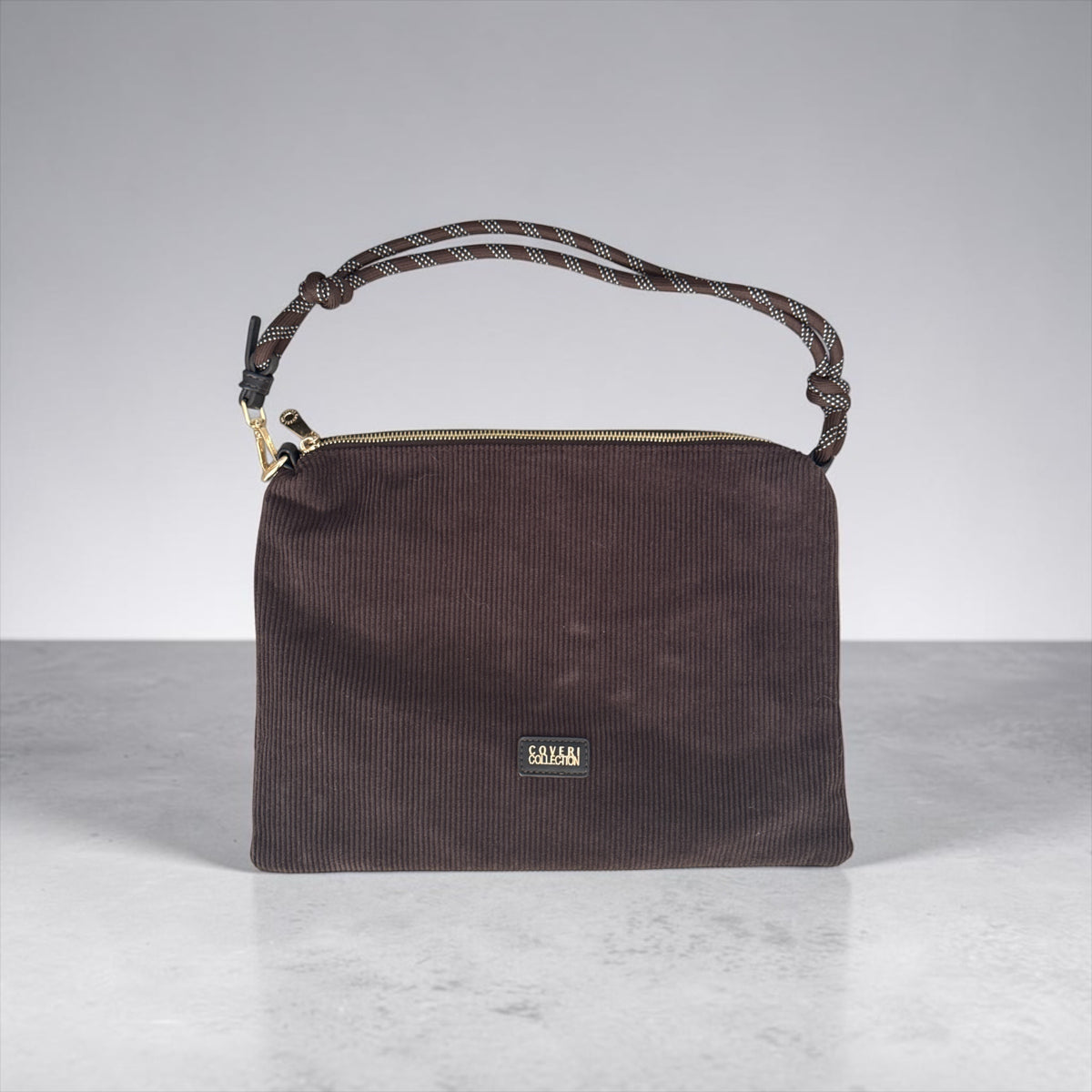 Cordtasche mit kurzem Riemchen und langem Gurt