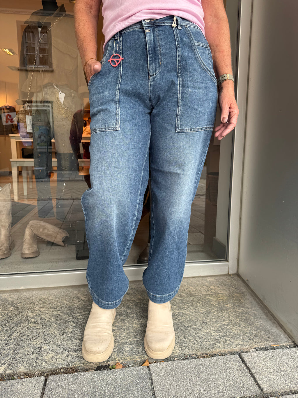 Timezone Barrel Jeans mit aufgesetzten Taschen