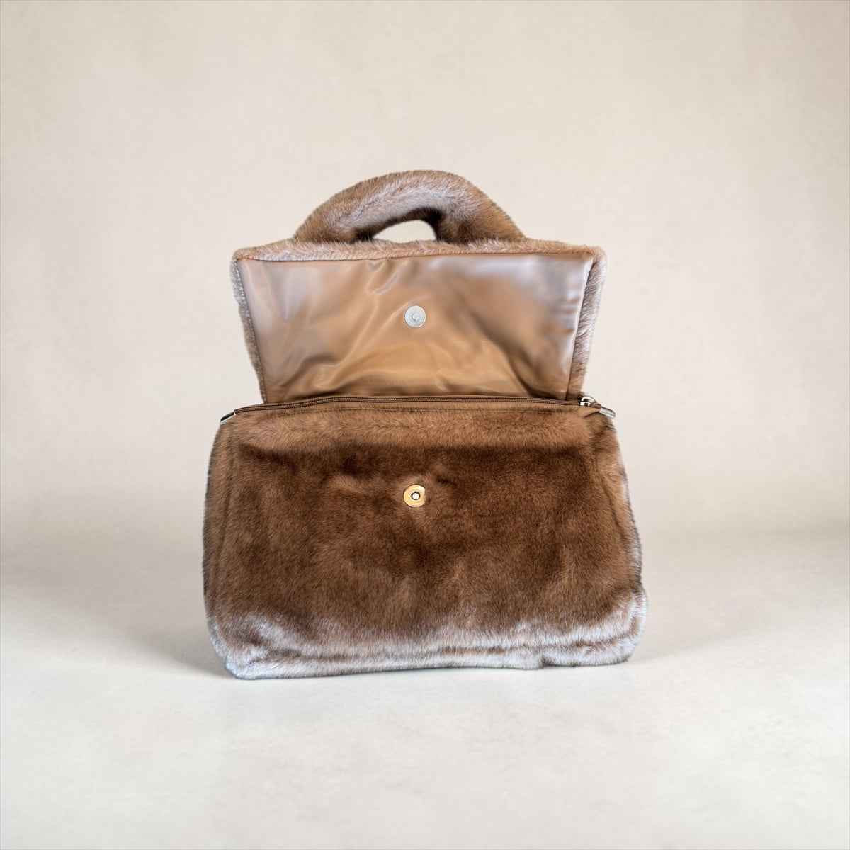 Coole Shoppertasche aus Kunstfell