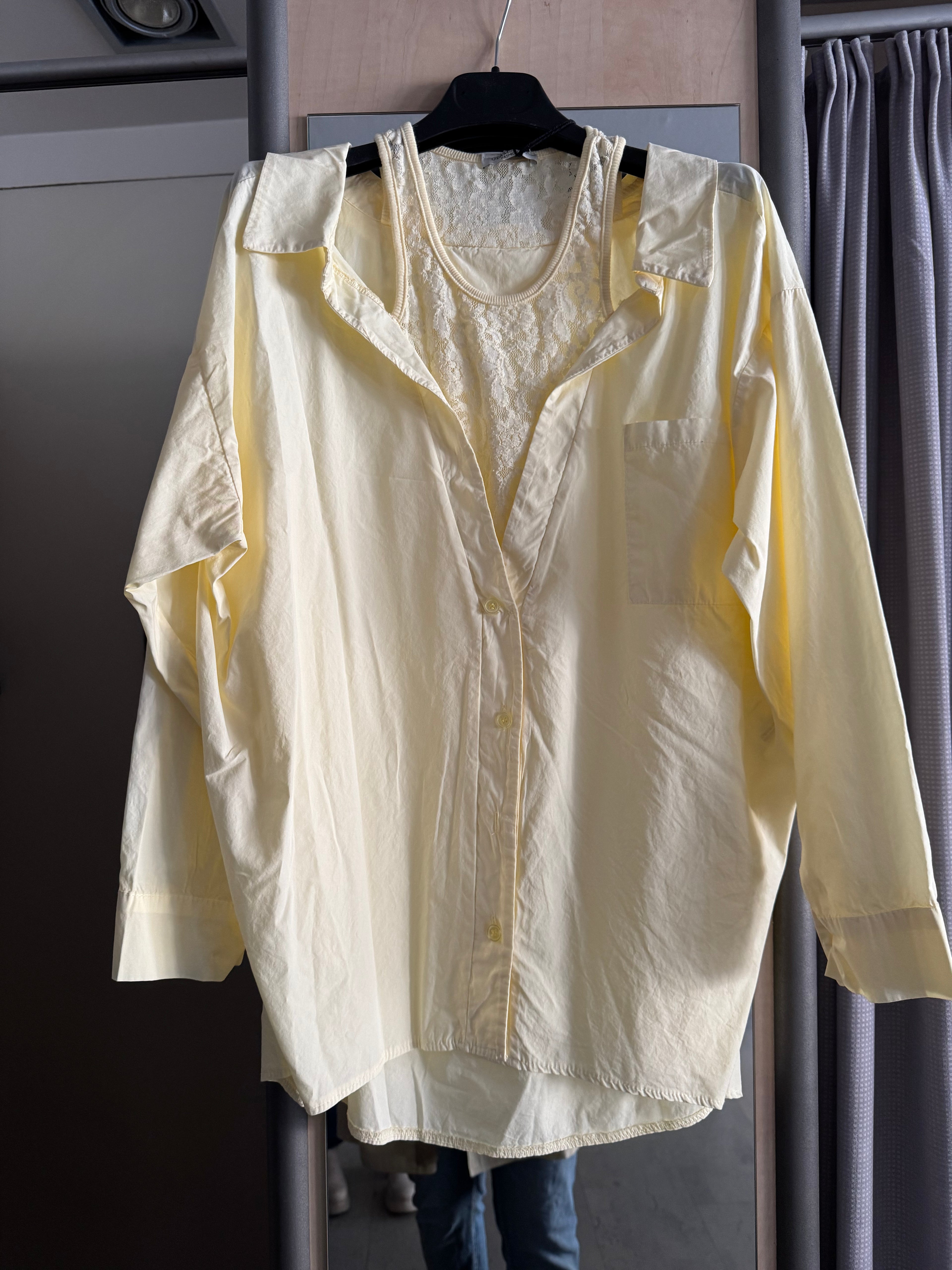 Bluse mit Spitzeneinsatz