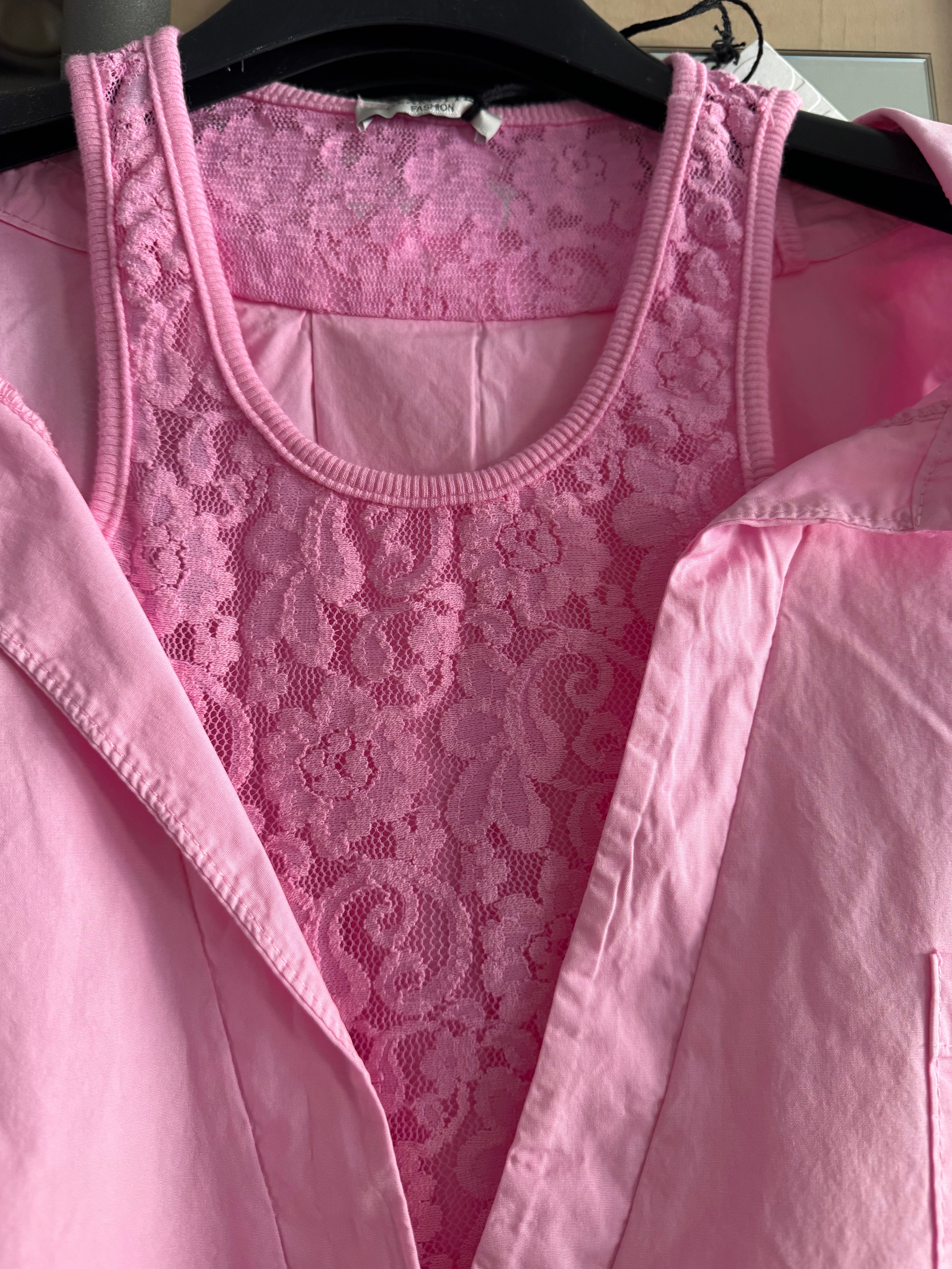 Bluse mit Spitzeneinsatz