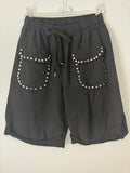 Shorts mit Nieten