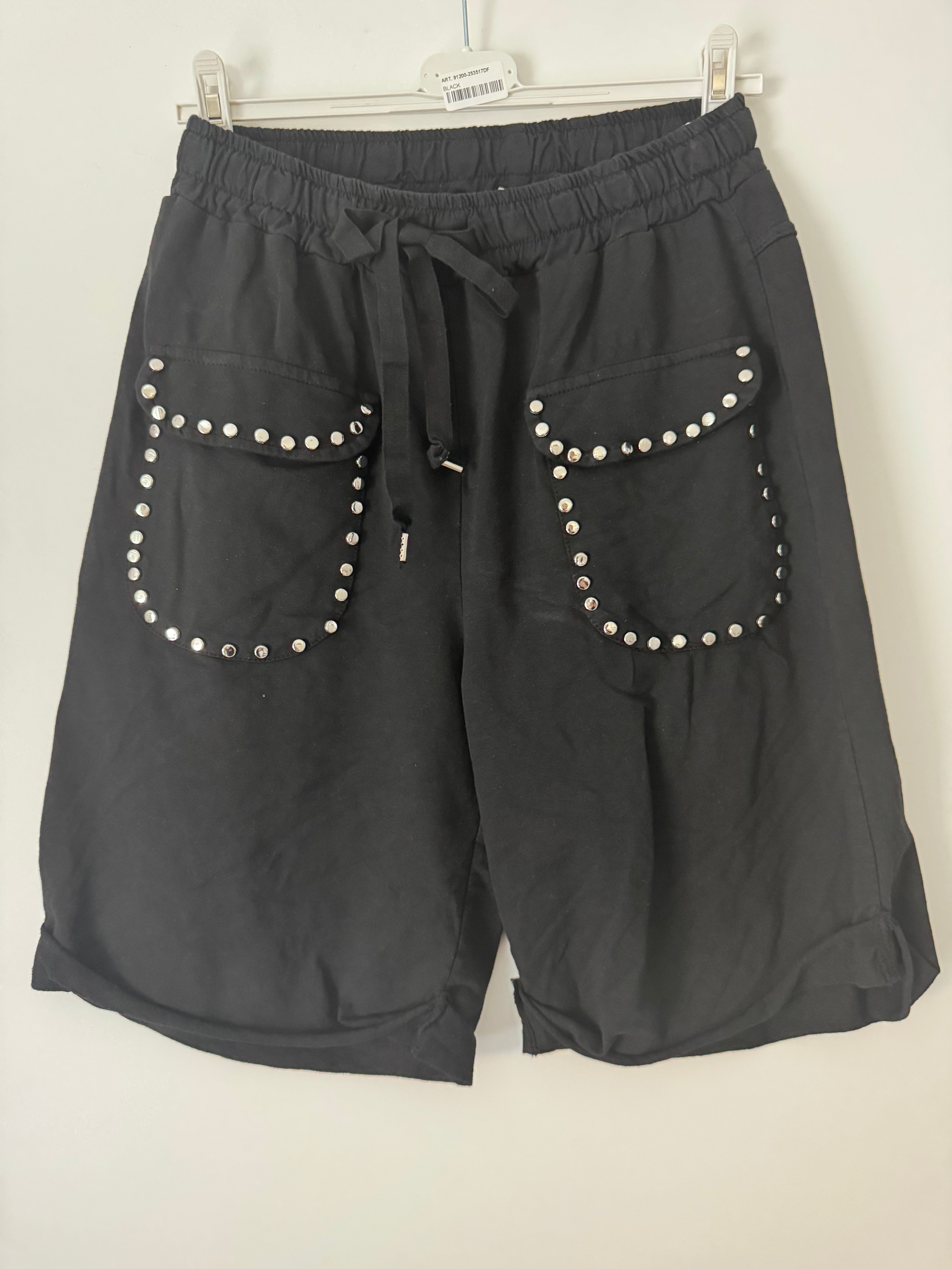 Shorts mit Nieten