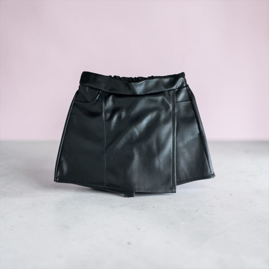 Lederimitat Skort Rock trifft Shorts