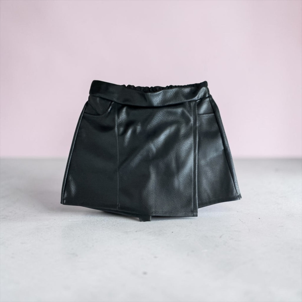 Lederimitat Skort Rock trifft Shorts