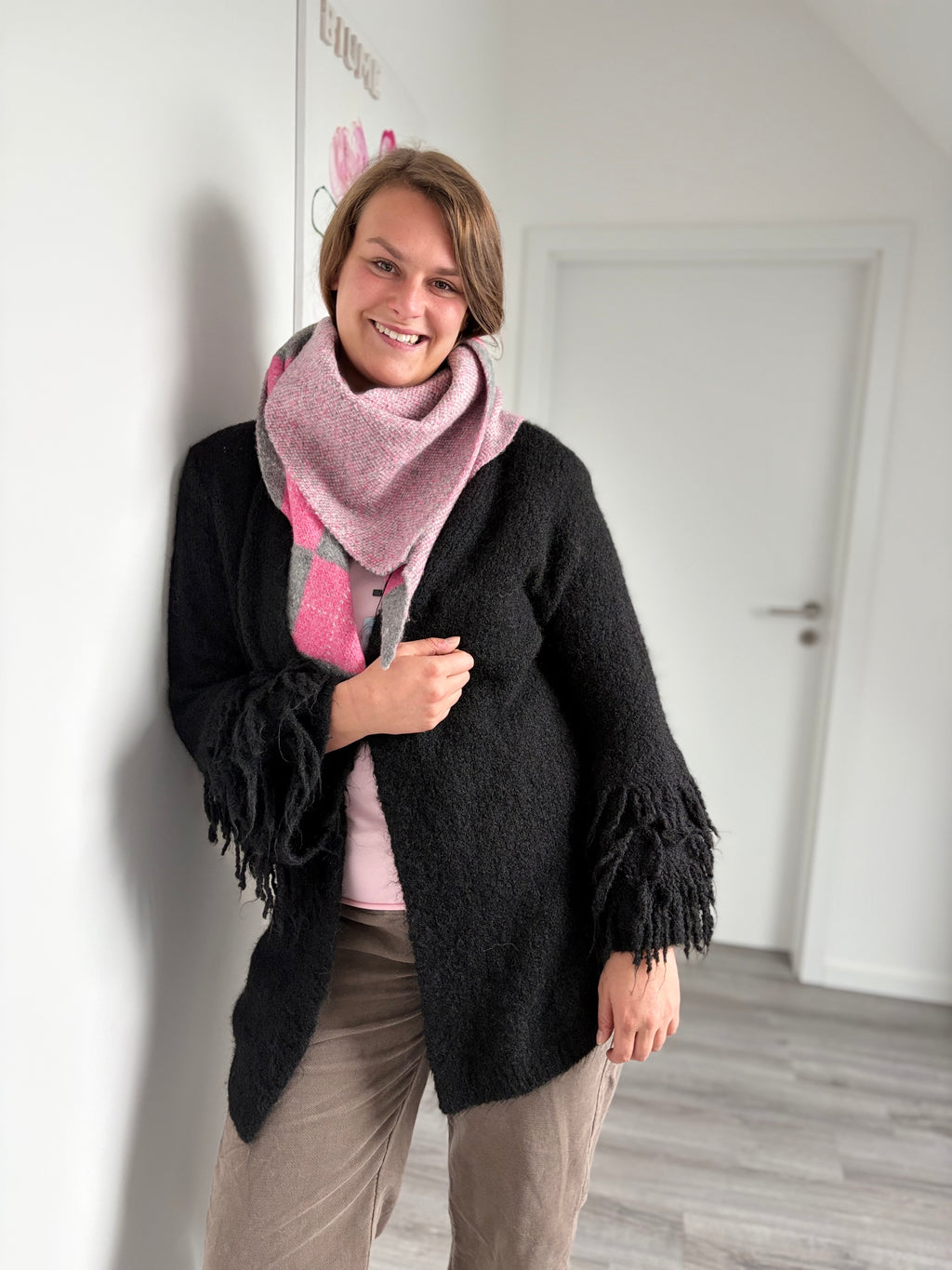 Strickjacke mit Fransenärmeln
