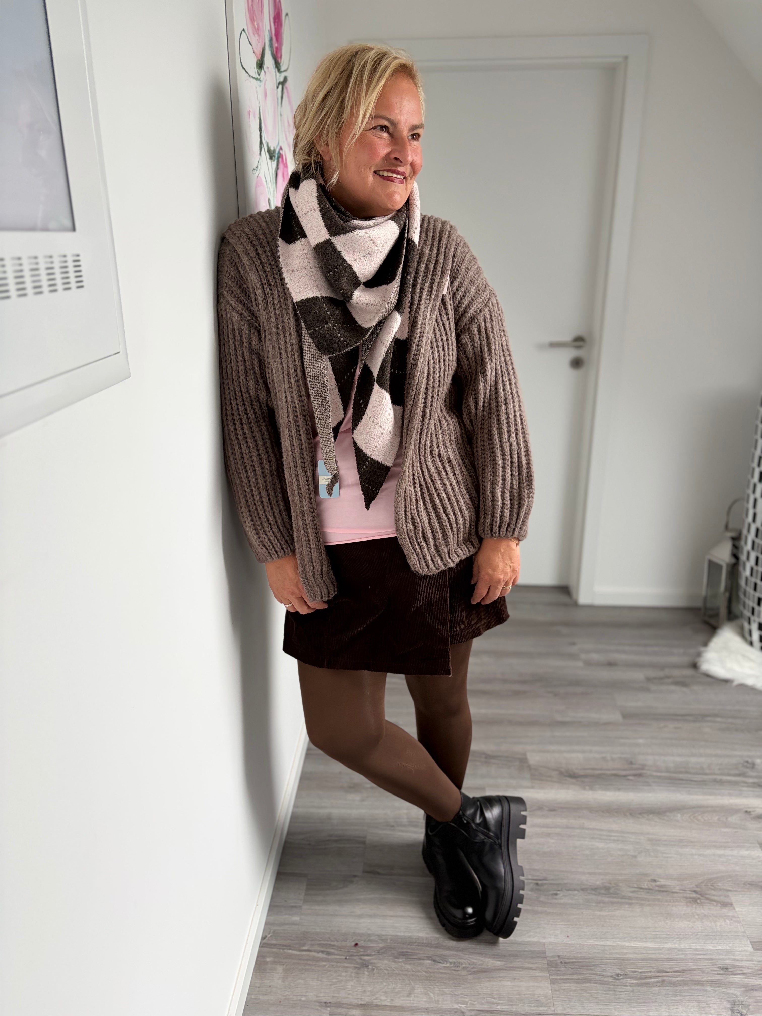 Oversize Grobstrickjacke mit Kapuze