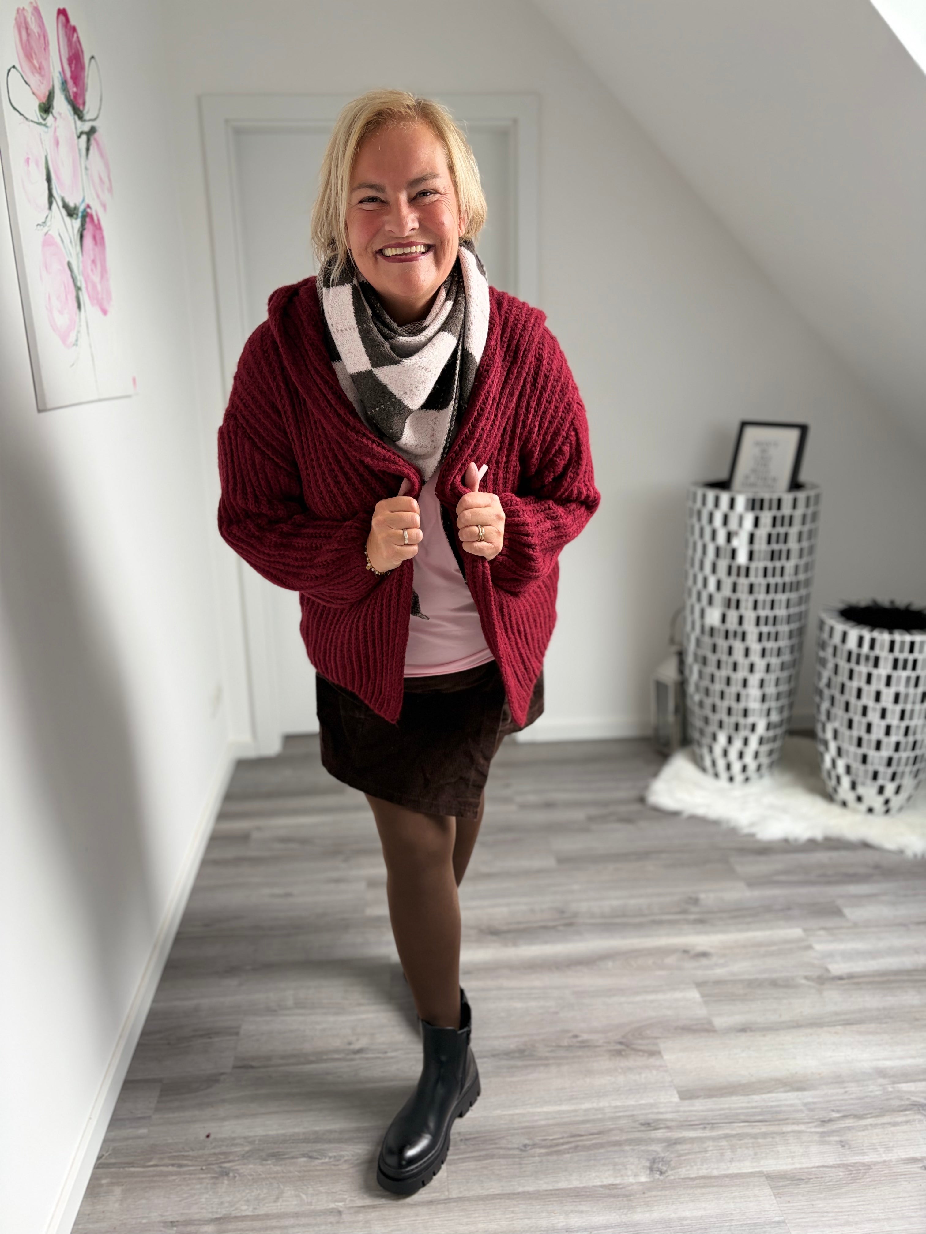 Oversize Grobstrickjacke mit Kapuze