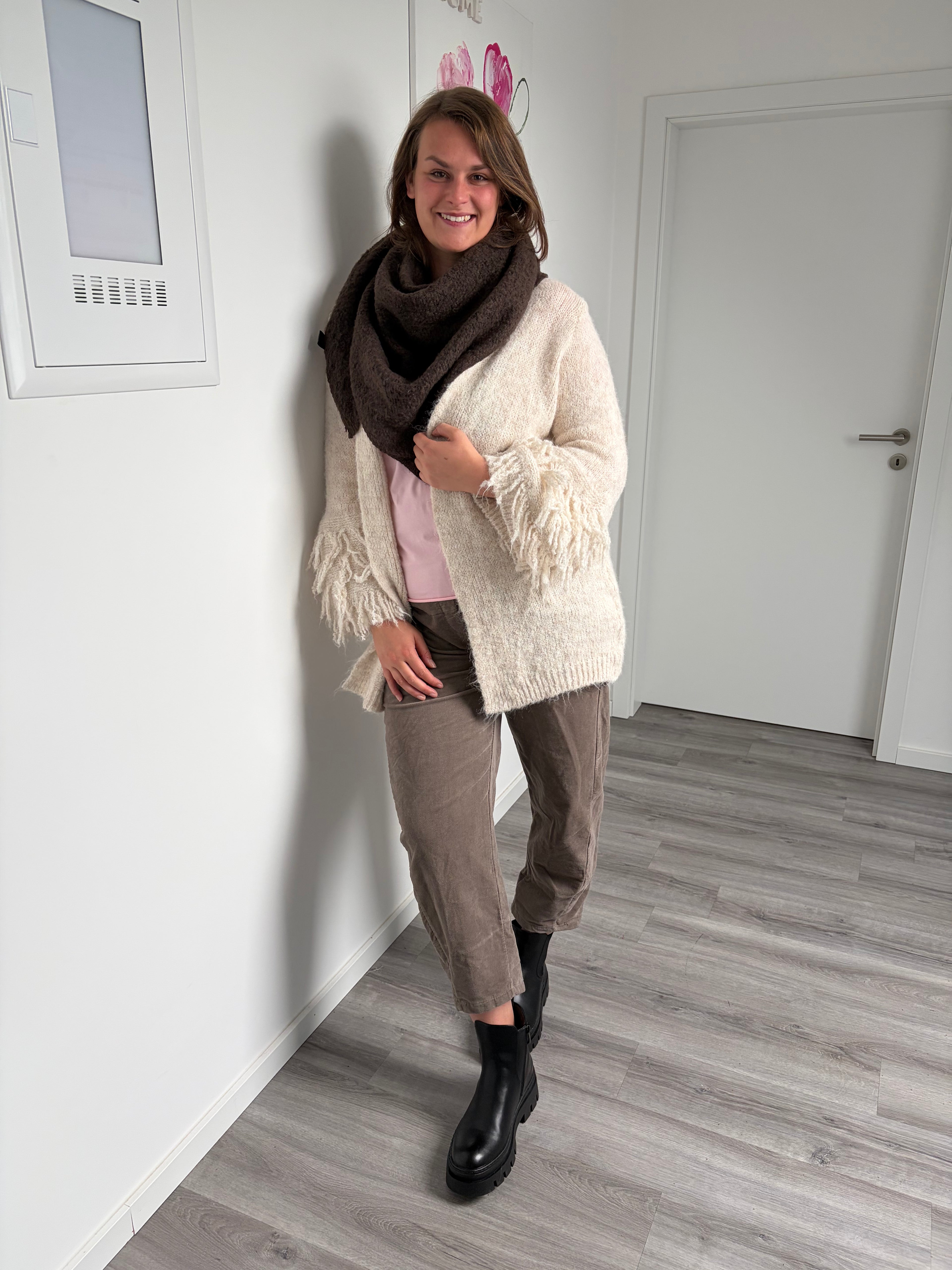 Strickjacke mit Fransenärmeln
