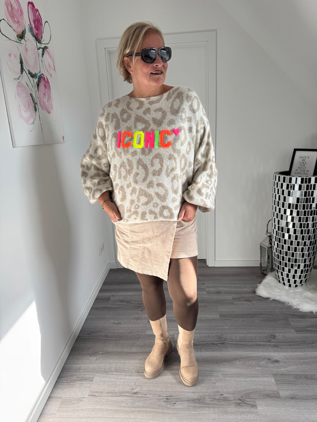 Iconic Leo Pullover