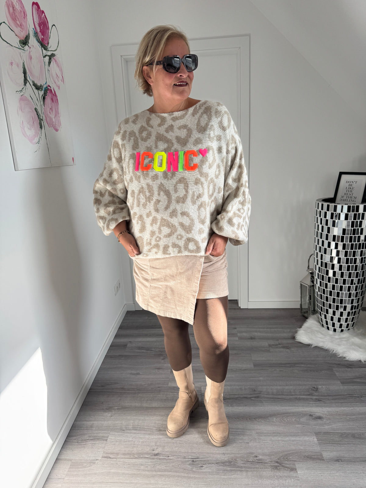 Iconic Leo Pullover