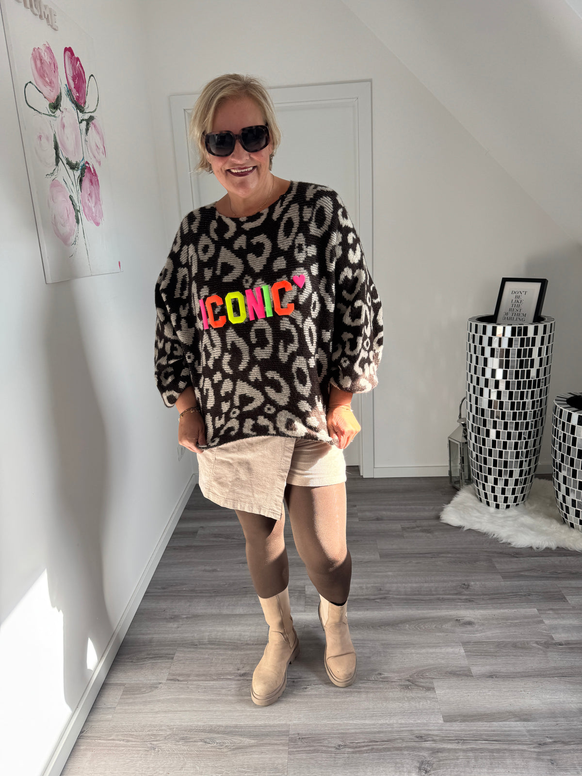 Iconic Leo Pullover