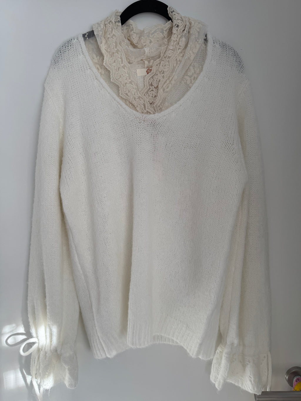 Spitzenkapuzenpulli