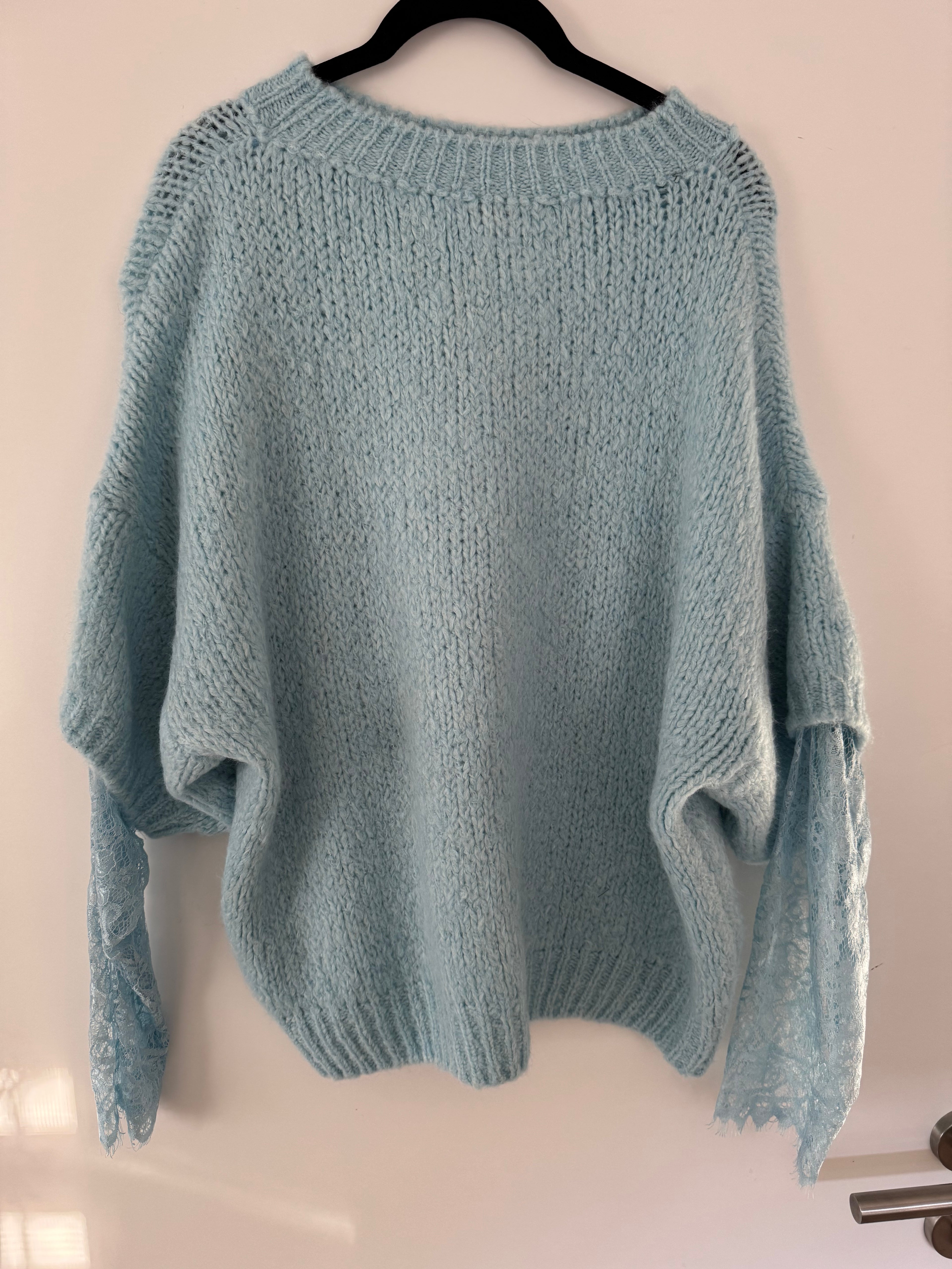 Strickpulli mit Spitzeneinsatz