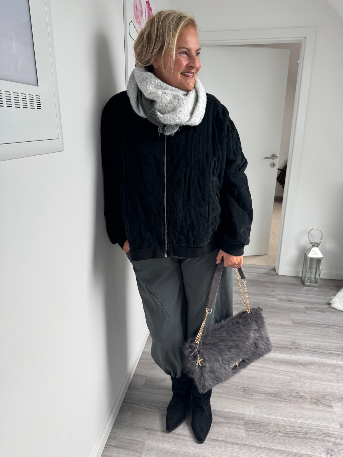 Schwarze Cord-Jacke Oversize