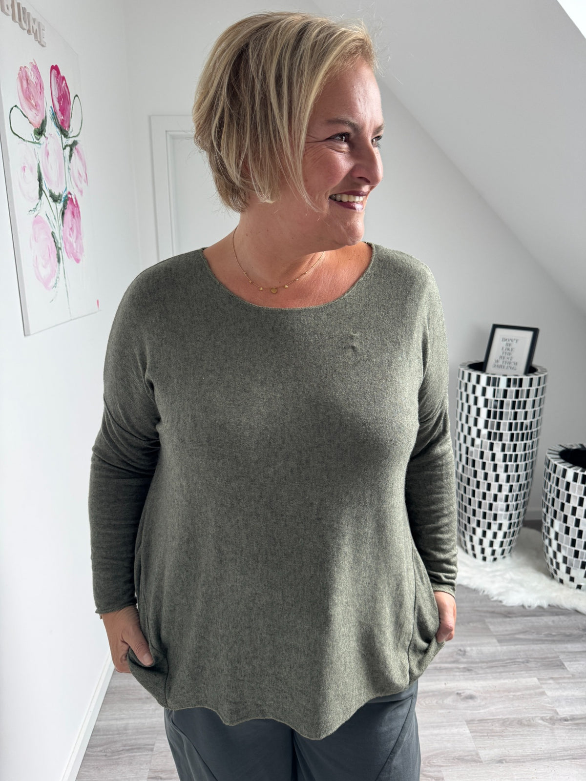 Curvy Feinstrick-Pullover – Outfit und Farbbeispiel