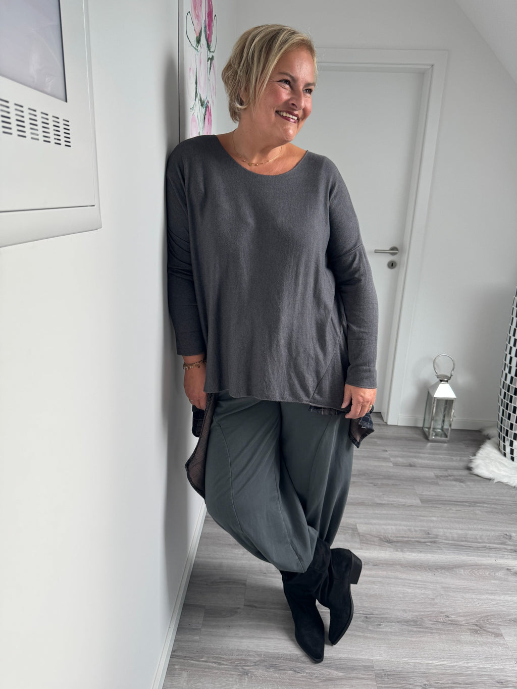 Curvy Feinstrick-Pullover – Outfit und Farbbeispiel