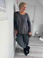 Curvy Feinstrick-Pullover – Outfit und Farbbeispiel